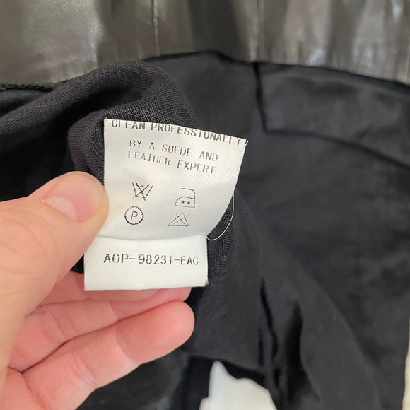 ‘S MaxMara black leather vest tank button down size 8 - Picture 8 of 8